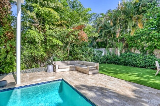 Building Photo - 703 NE 5th St