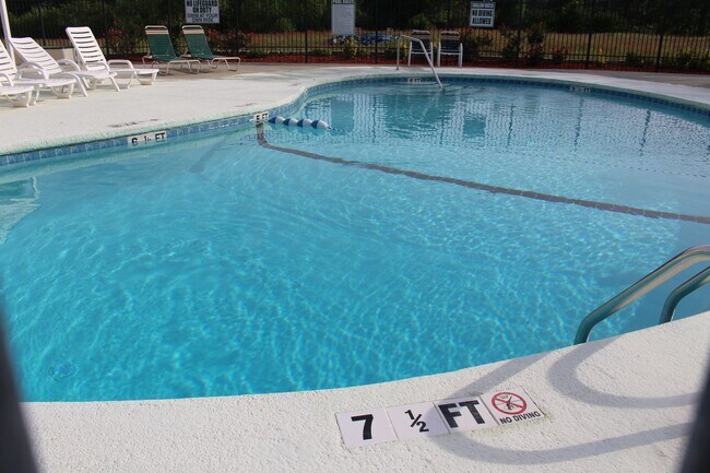 Building Photo - Rent Special w/ year lease- Beautifully Remodeled 2 Bed/2 Bath in Deer Creek @ Deerfield Surfside