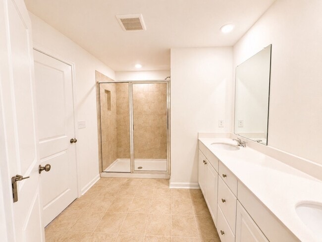 Building Photo - 2837 Rosehall