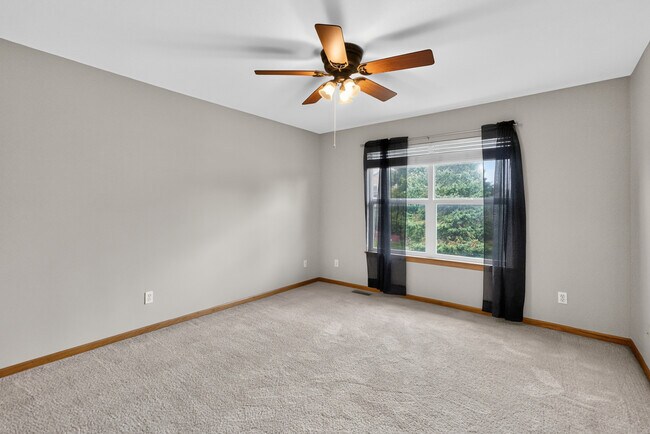 Building Photo - 1110 Rose Dr