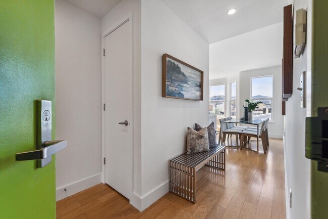 Building Photo - HIP 2BR/2BA Inner Mission Boutique Top Flo...