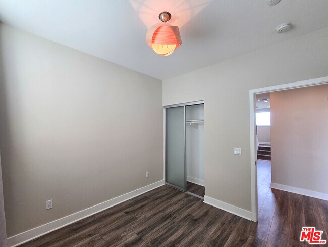 Building Photo - 2753 Waverly Dr