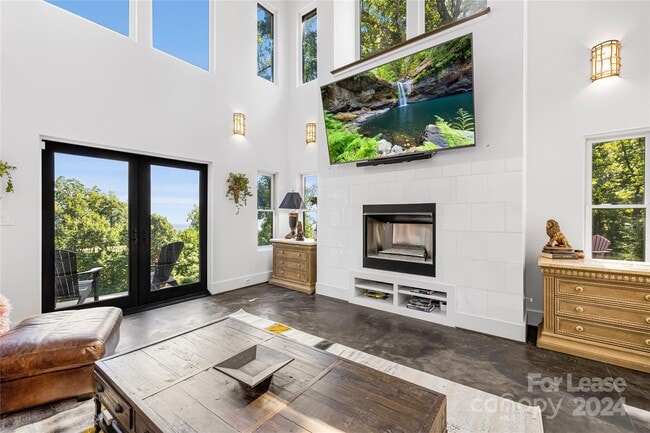 Building Photo - 49 Castle Ct