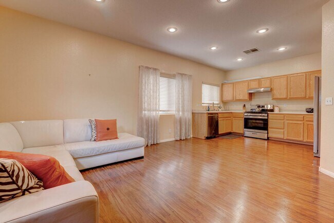 Building Photo - 9936 Elkhead Creek Way