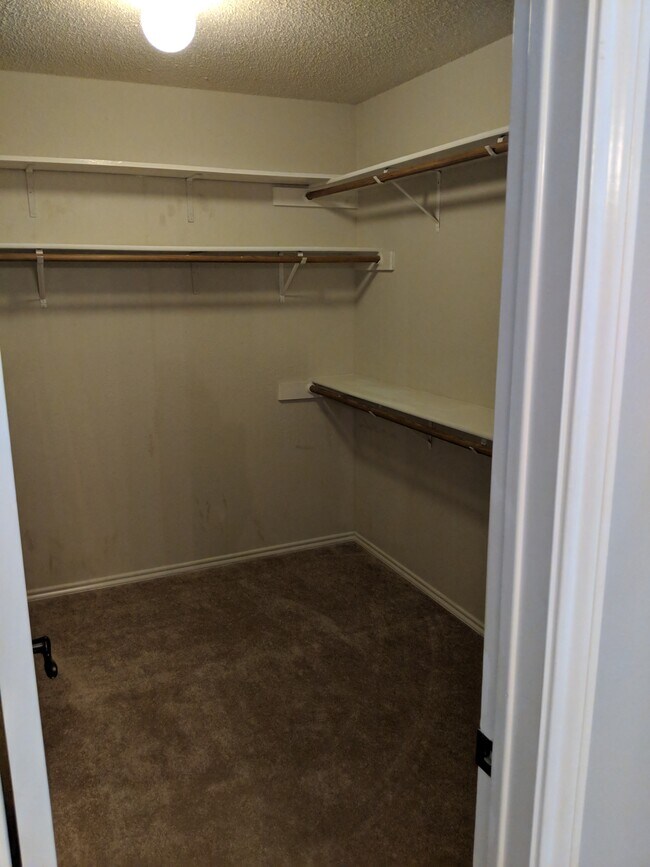 Building Photo - 1308 Meadow Lark Dr