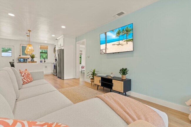 Building Photo - 721 Dobbins St