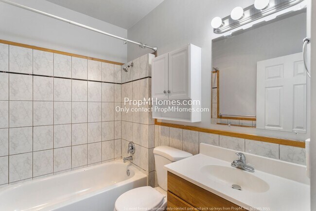 Building Photo - Beautiful Three Bedroom Home in the Heart of Oregon City!