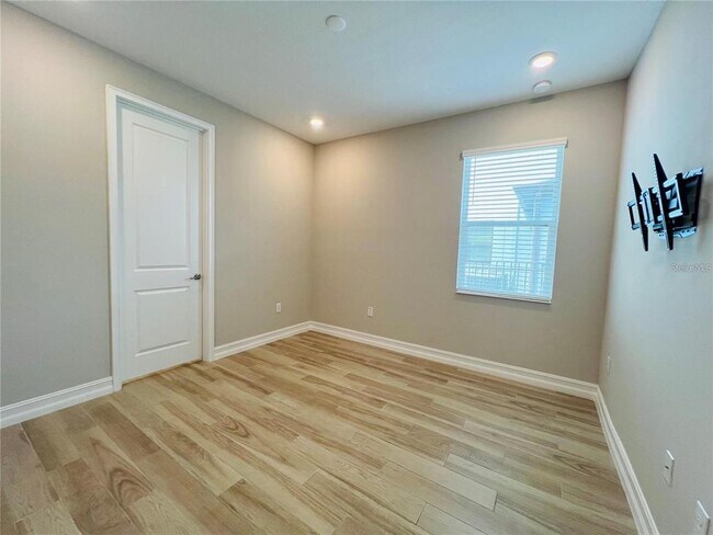 Building Photo - 4567 Tivoli Dr