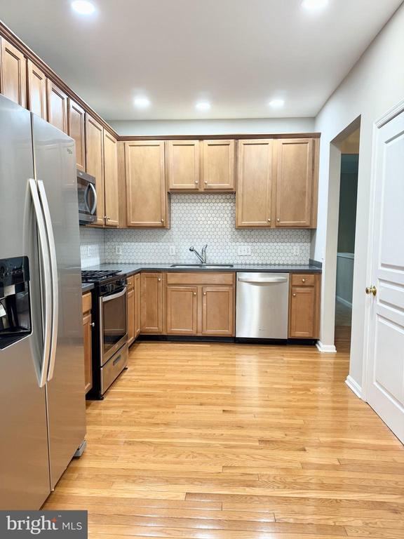 Building Photo - 124 Hudson Dr