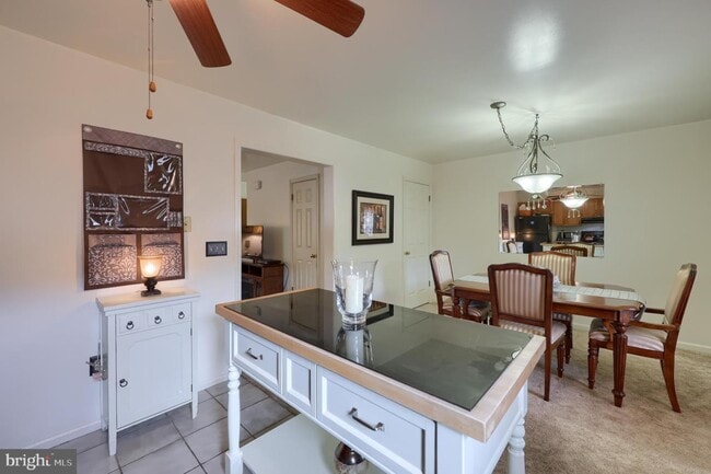 Building Photo - 6 Tiffany Ln