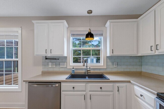 Building Photo - Farmhouse-Style Home Minutes from the Water | No HOA