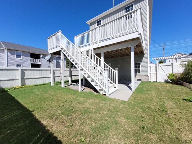 Building Photo - WILLOUGHBY BEACH