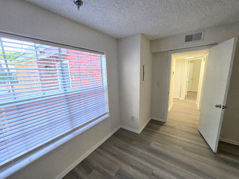 Building Photo - 1125 Crystal Way