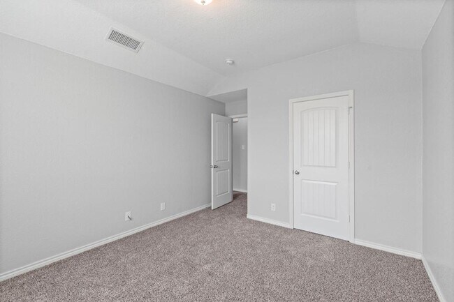 Building Photo - 2704 Tarrant County Dr