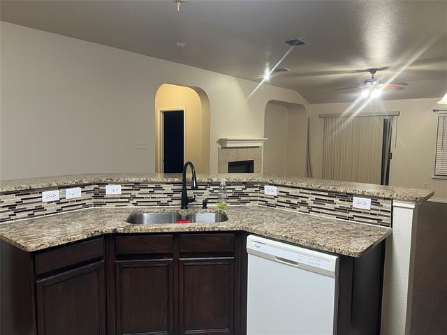 Building Photo - 6949 Sylvan Meadows Dr