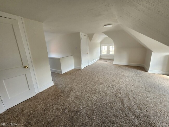 Building Photo - 2060 Rossmoor Rd