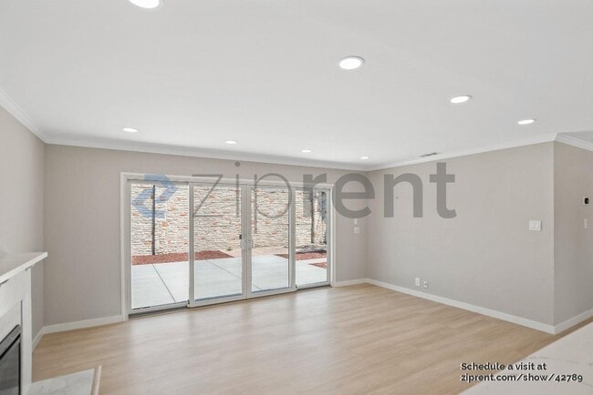 Building Photo - 1723 Laine Ave