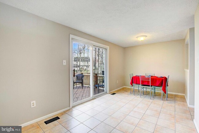 Building Photo - 2530 Log Mill Ct