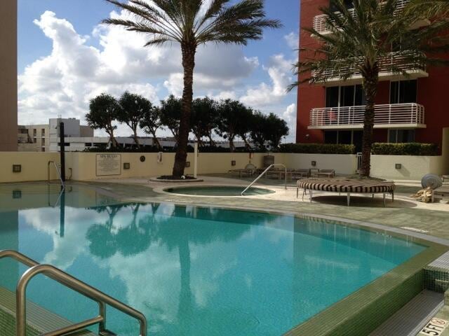 Building Photo - 1551 N Flagler Dr