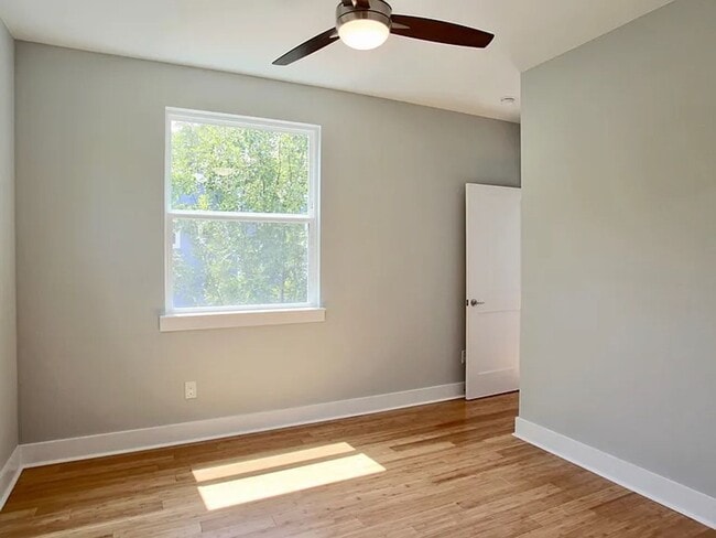 Building Photo - East Riverside near parks