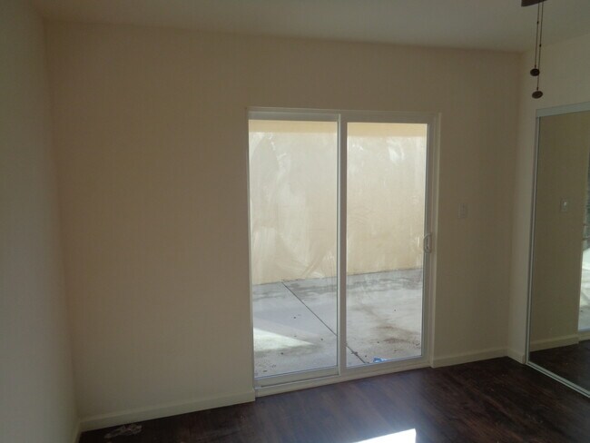 Building Photo - 357