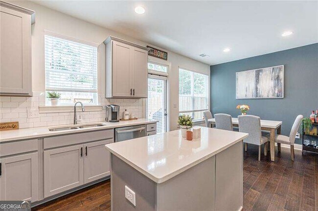 Building Photo - 5392 Brooklands Dr