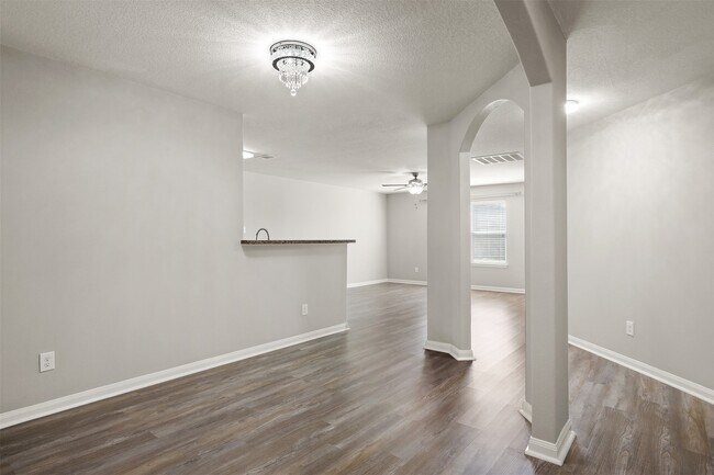 Building Photo - 12201 Seacrest Ln