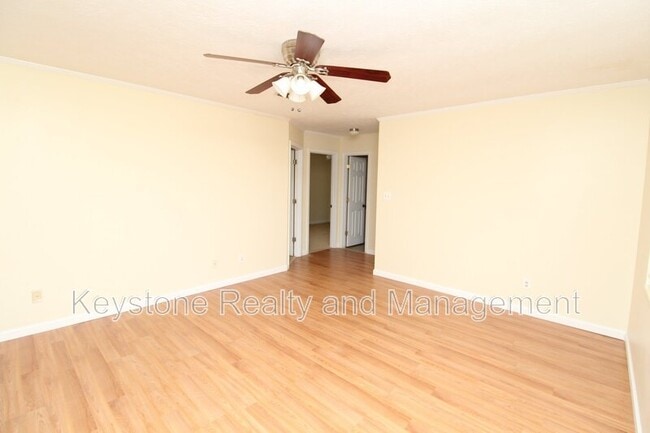 Building Photo - 1175 Schatten St