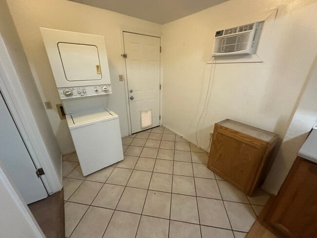 Building Photo - 2812 C St