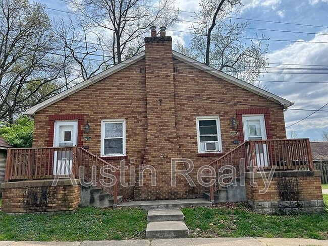 Primary Photo - 8840 Graceland Ave