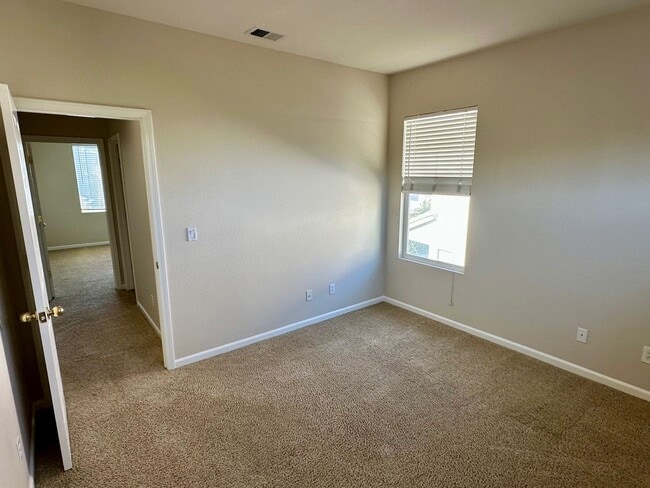 Building Photo - Large beautiful home, new paint. Bedroom a...