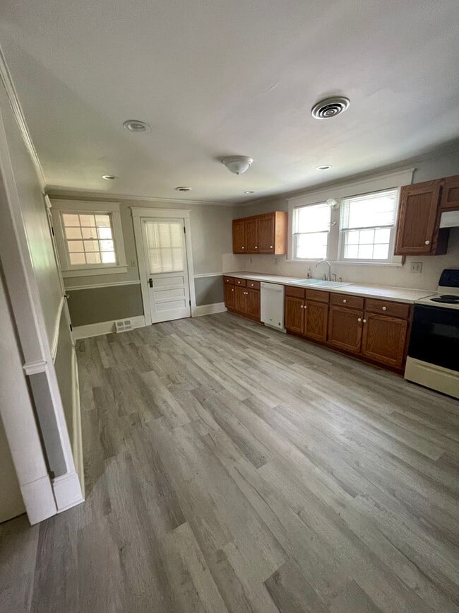 Building Photo - N Main Street China Grove NC, $1695 3br 2ba House