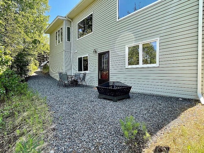 Building Photo - 33125 Rensselaer Ln