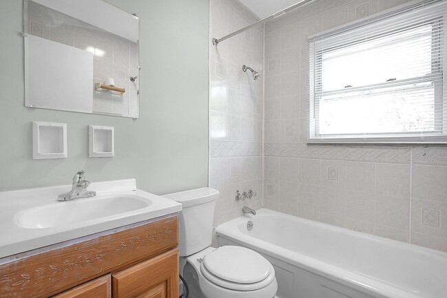 Building Photo - Newly Updated 3 Bedroom Home with Garage &...
