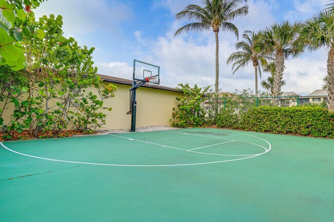 Building Photo - 2400 S Ocean Dr