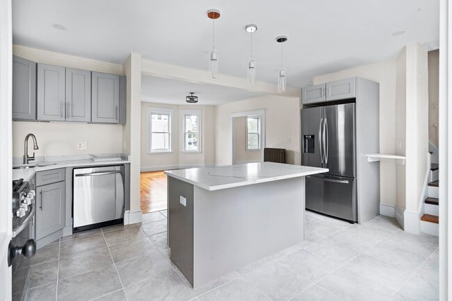 Building Photo - 57 Yale St