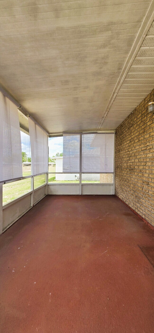 Building Photo - 1431 Thousand Roses Dr S