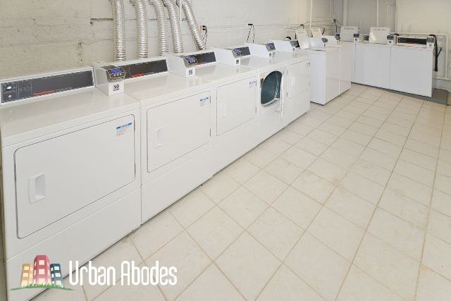 Building Photo - 623 W Patterson Ave