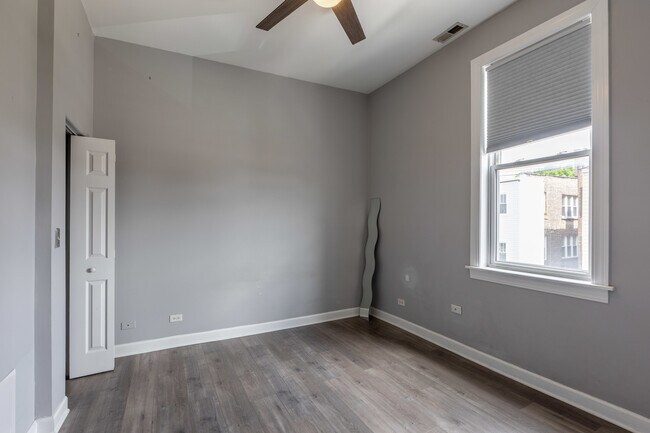 Building Photo - 3216 W Augusta Blvd