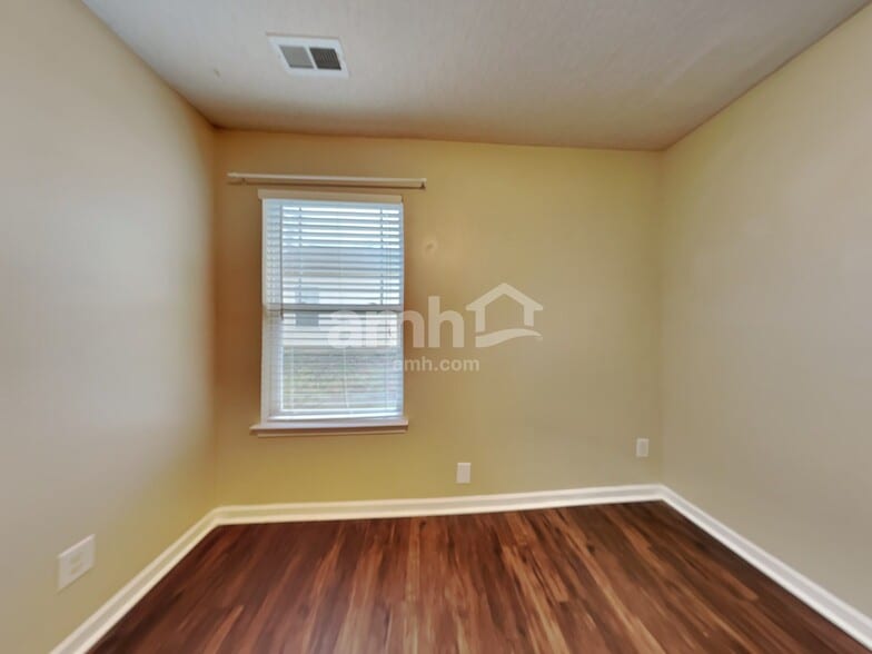 Building Photo - 105 Peterborough Dr