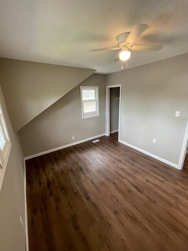 Building Photo - 1530 E 14th St