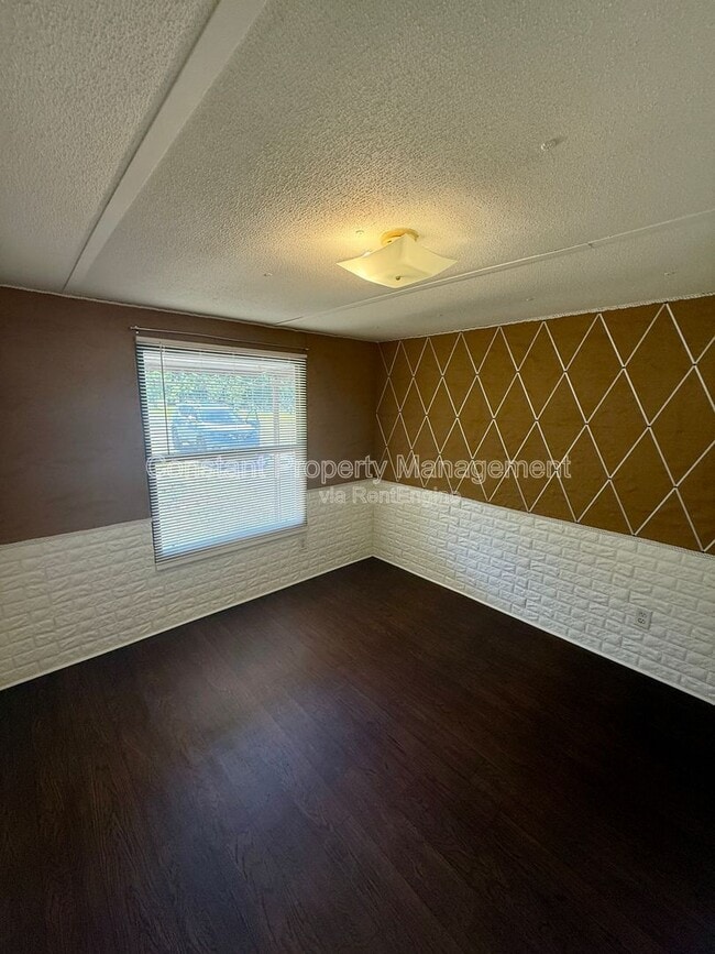 Building Photo - 491 Johnny Cut Rd