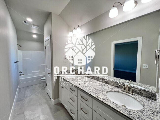 Building Photo - Single-Family Home- Desirable Cedarwood Plan