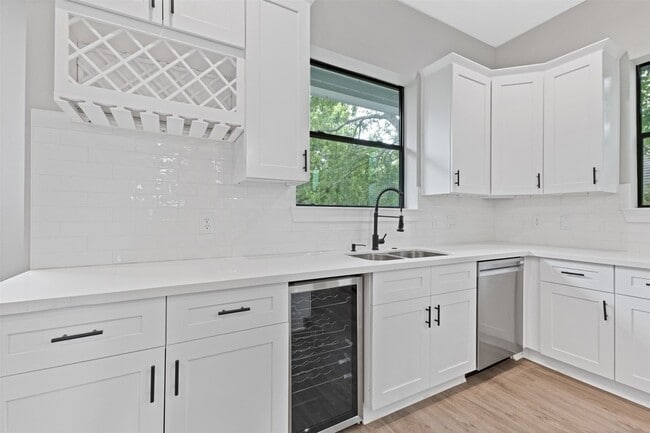 Building Photo - 806 E 39th St