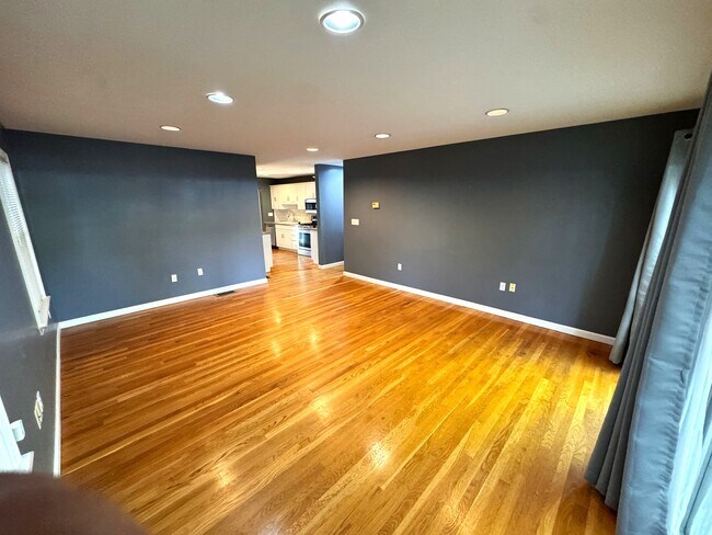 Building Photo - 37 Homer Ave