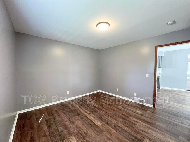 Building Photo - 629 3rd Ave