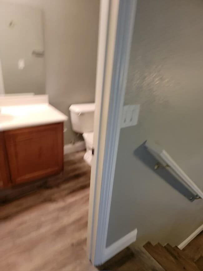 Building Photo - 3 Bedroom Townhouse with a backyard