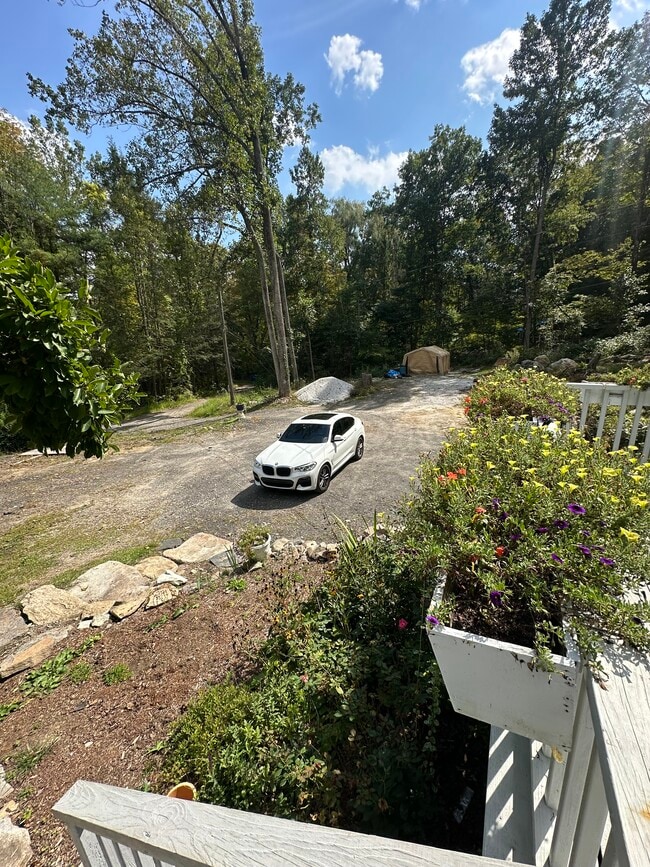 Building Photo - 20 Eastview Dr