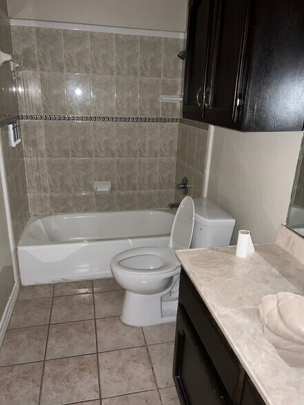 Building Photo - 1707 Crown Pointe Blvd