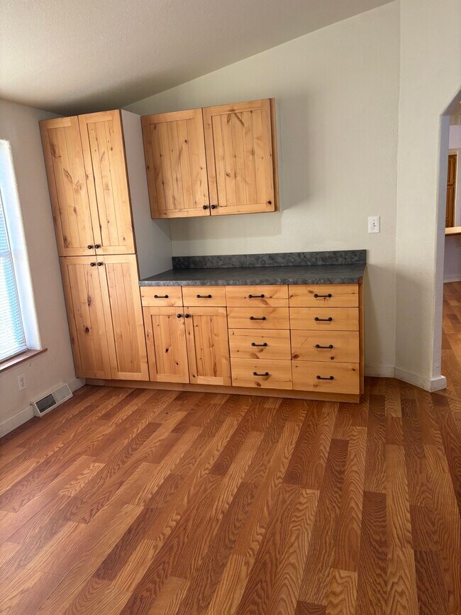 Building Photo - 007